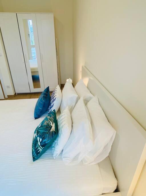 New 2023 One Bedroom Flat W Free Parking * Luxemburgo