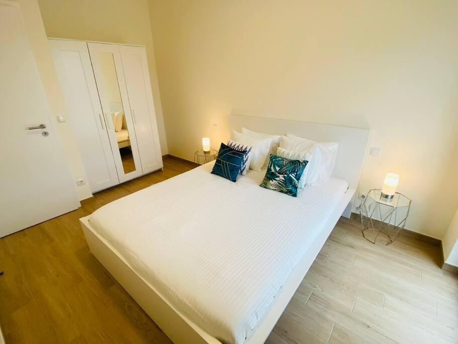 New 2023 One Bedroom Flat W Free Parking Apartamento